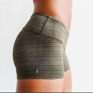 NOBULL Project Small Women’s Low Rise Short 2”: Heather Stripe, Green